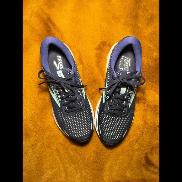 Brooks • Ghost Shoe - Picture 1 of 8